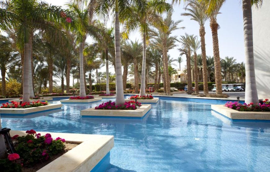 (منتجع وسبا جراند روتانا  Grand Rotana Resort)