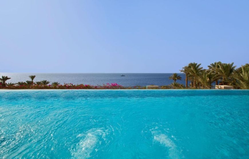 (منتجع وسبا جراند روتانا  Grand Rotana Resort)