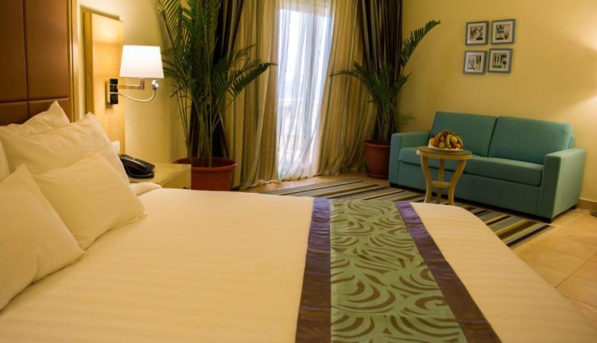 king room with mountain view