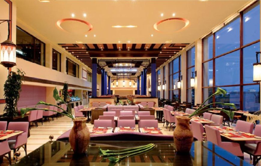 (منتجع وسبا جراند روتانا  Grand Rotana Resort)