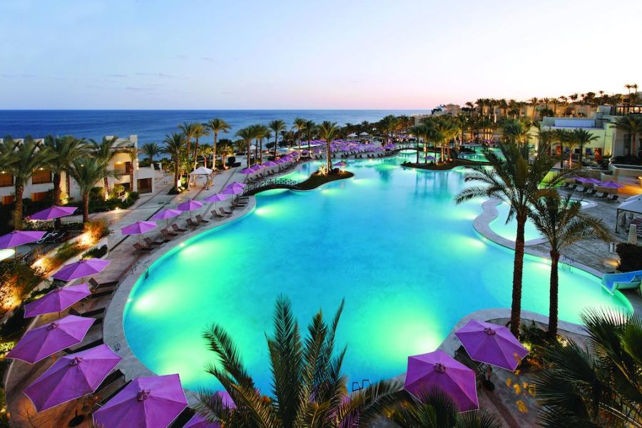 (منتجع وسبا جراند روتانا  Grand Rotana Resort)