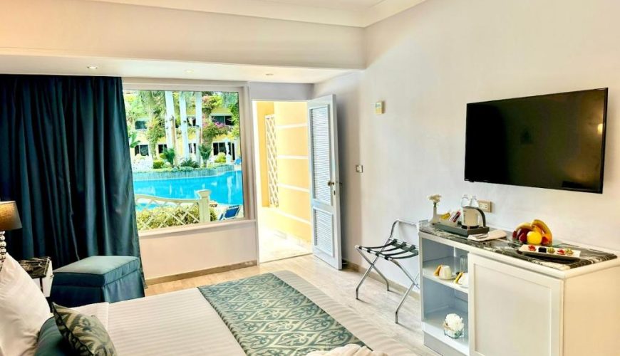 deluxe room pool view