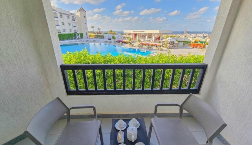 deluxe suite pool view