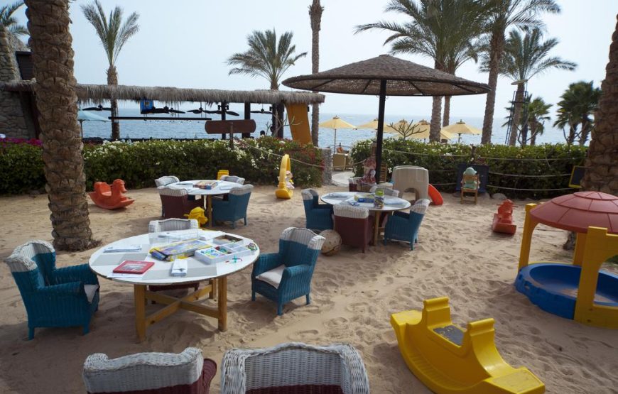 (منتجع وسبا جراند روتانا  Grand Rotana Resort)