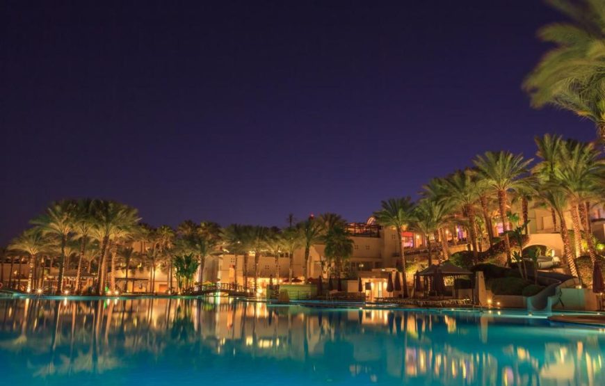 (منتجع وسبا جراند روتانا  Grand Rotana Resort)